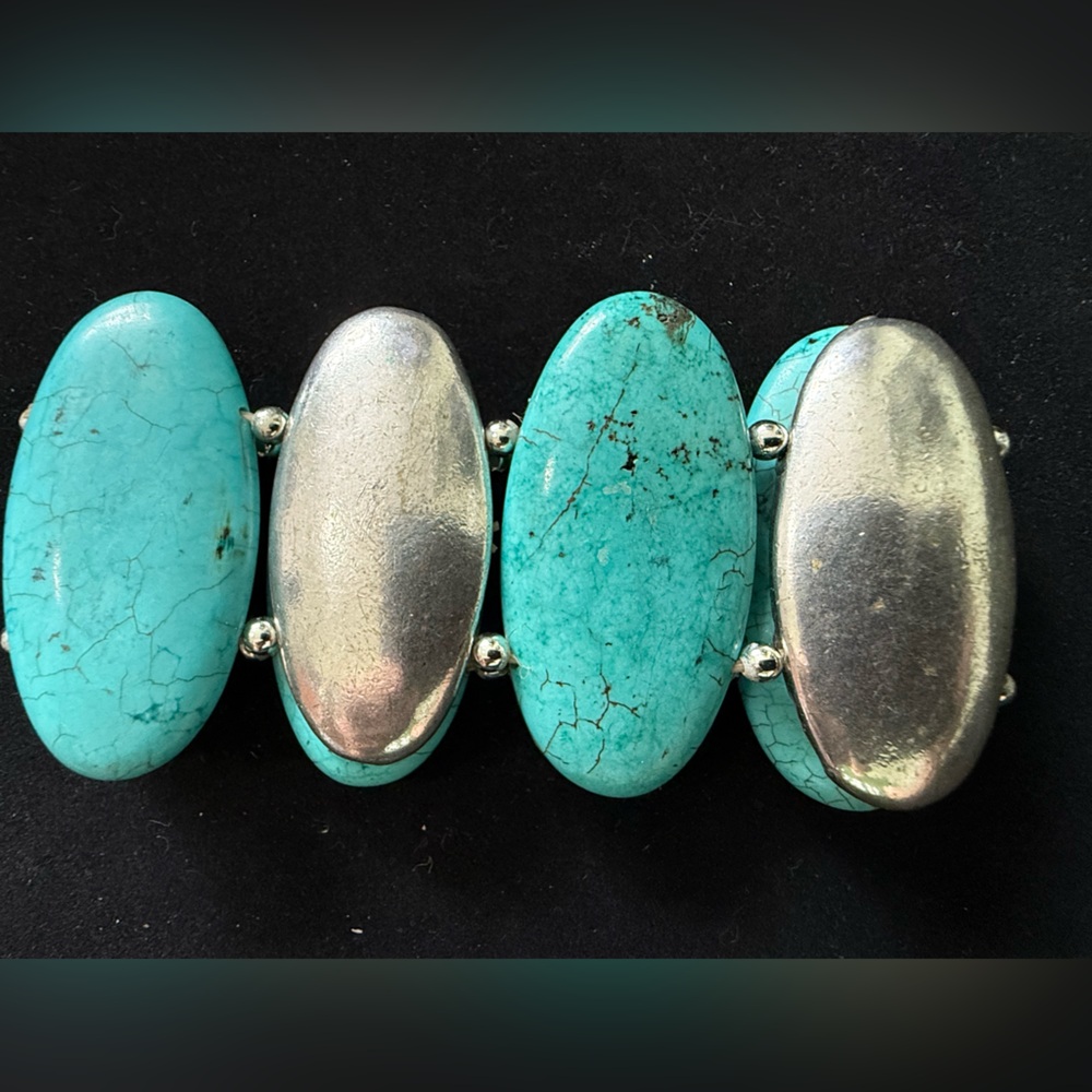 Turquoise and silver oval shaped stretch bracelet